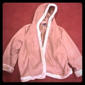 Beige winter coat, pockets need to be sewn. 3x